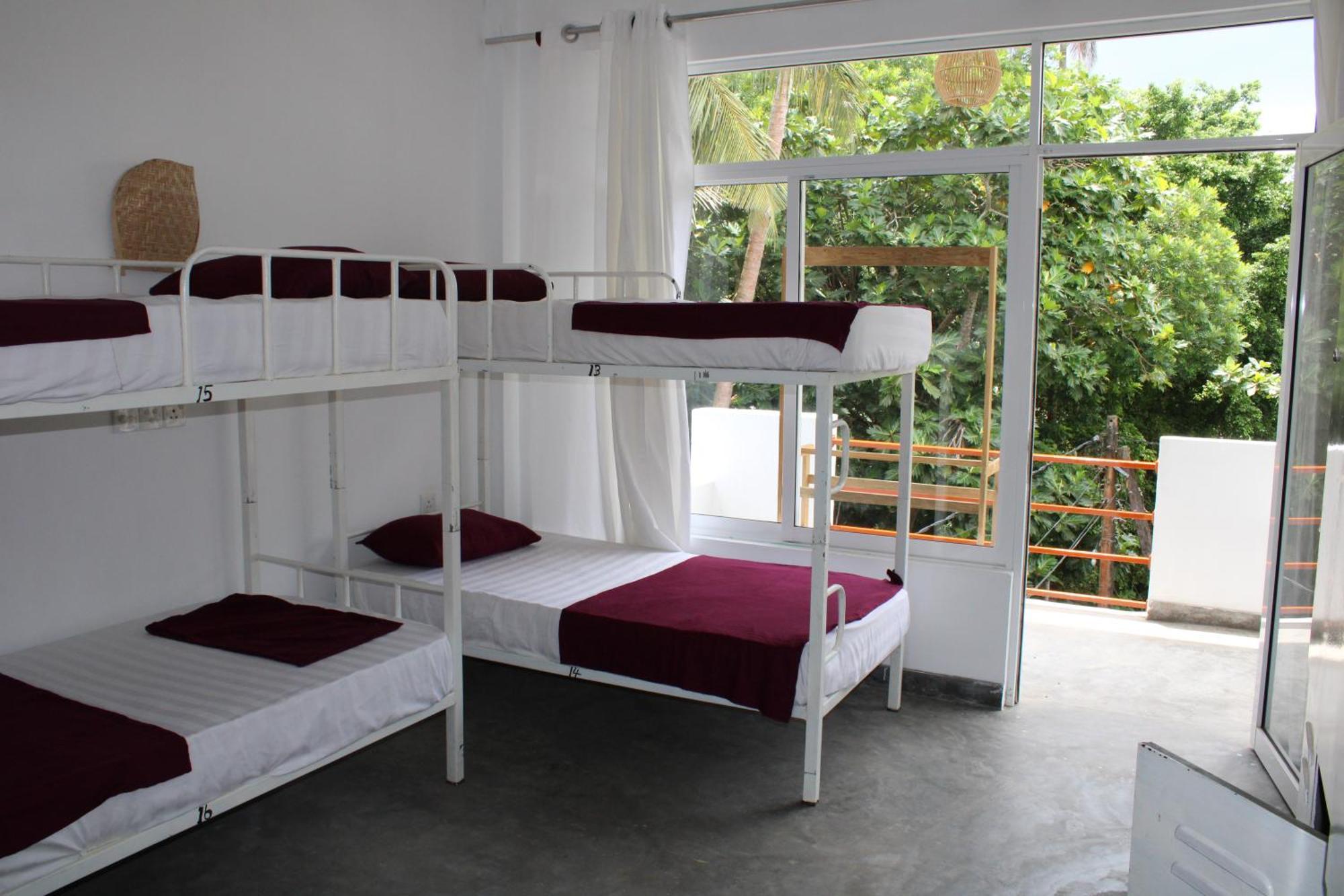 Sun & Moon Hostel Mirissa Extérieur photo