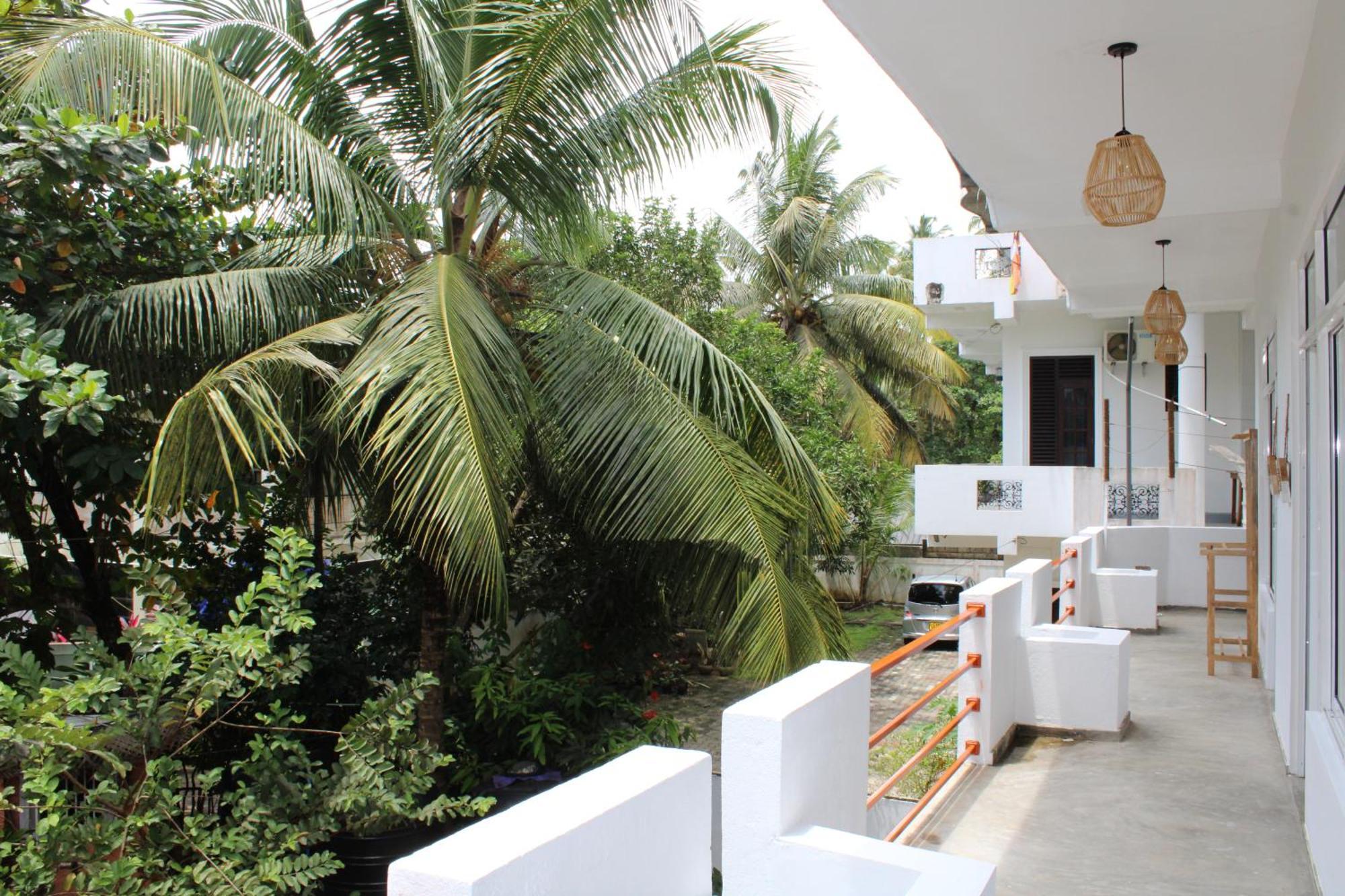 Sun & Moon Hostel Mirissa Extérieur photo